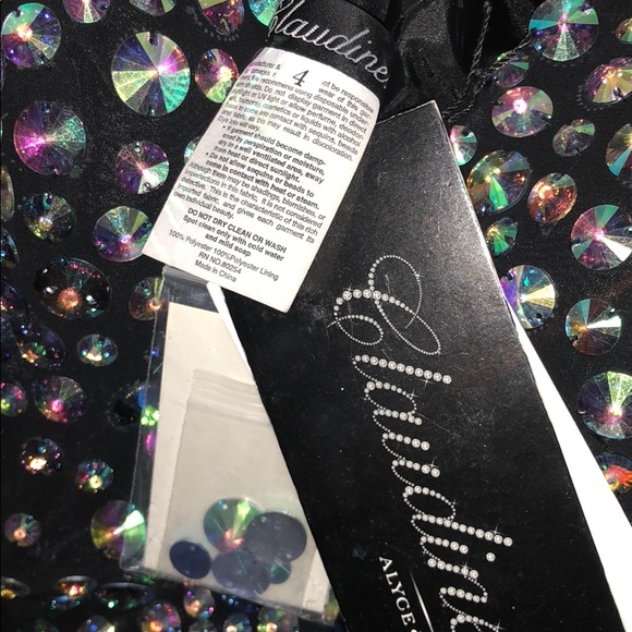 Dress - Picture 3 of 4